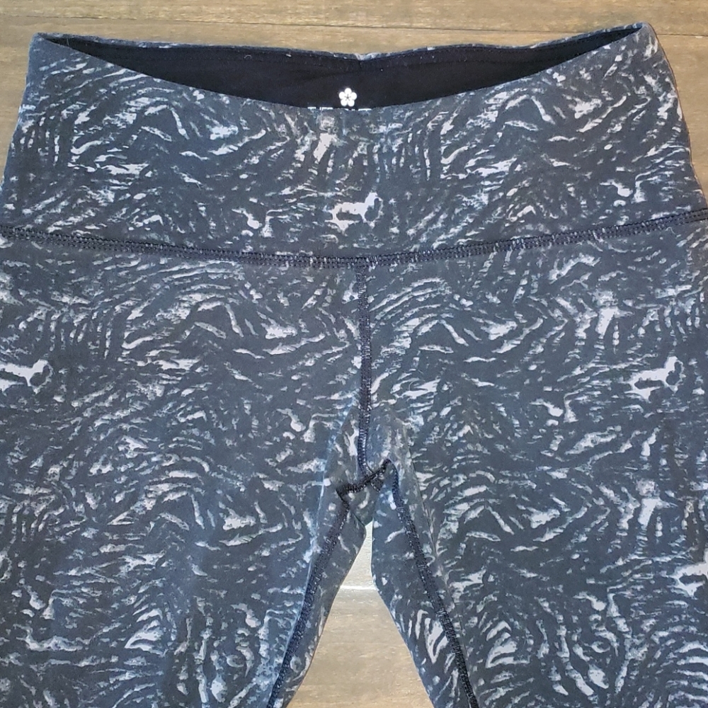 Patterned Leggings - Picture 2 of 3